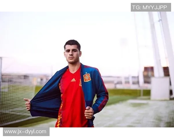 足球球星情侣头像低调风格设计,彰显爱情却不张扬,完美诠释默契与温柔 足球球星情侣头像低调风格设计,彰显爱情却不张扬,完美诠释默契与温柔