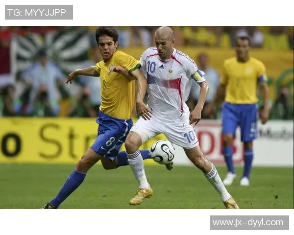 全球历代最强足球球星综合实力排名盘点与巅峰时期表现解析 全球历代最强足球球星综合实力排名盘点与巅峰时期表现解析